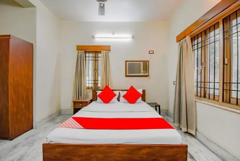 Hotelli Oyo 79023 Leela S Residency