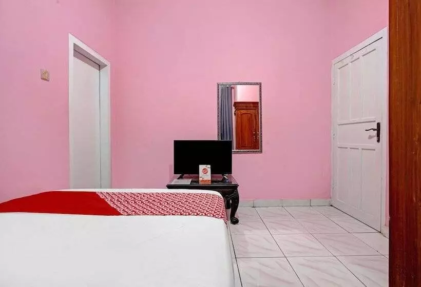 Hotelli Oyo 90289 Lestari Syariah Homestay