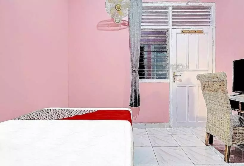 Hotelli Oyo 90289 Lestari Syariah Homestay