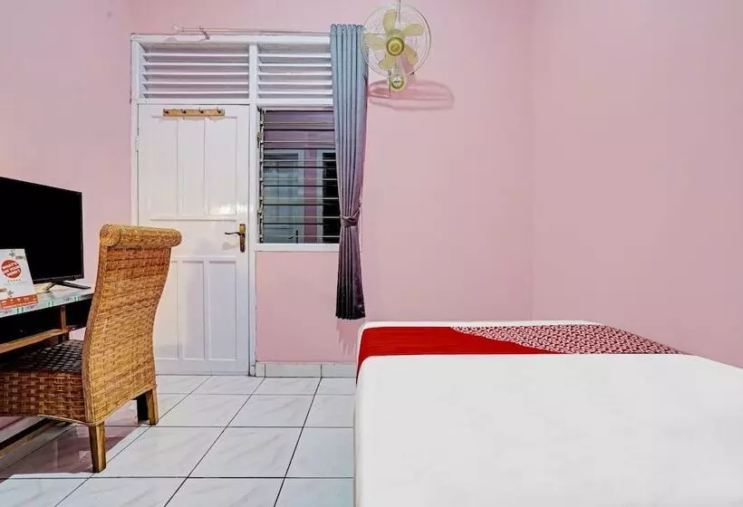 Hotelli Oyo 90289 Lestari Syariah Homestay