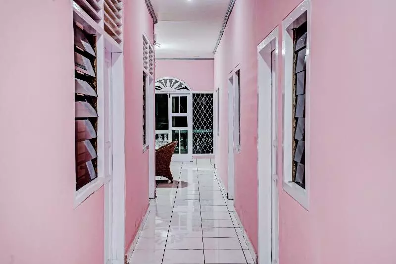 Hotelli Oyo 90289 Lestari Syariah Homestay