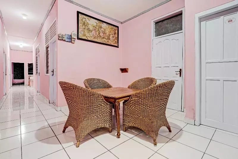 Hotelli Oyo 90289 Lestari Syariah Homestay