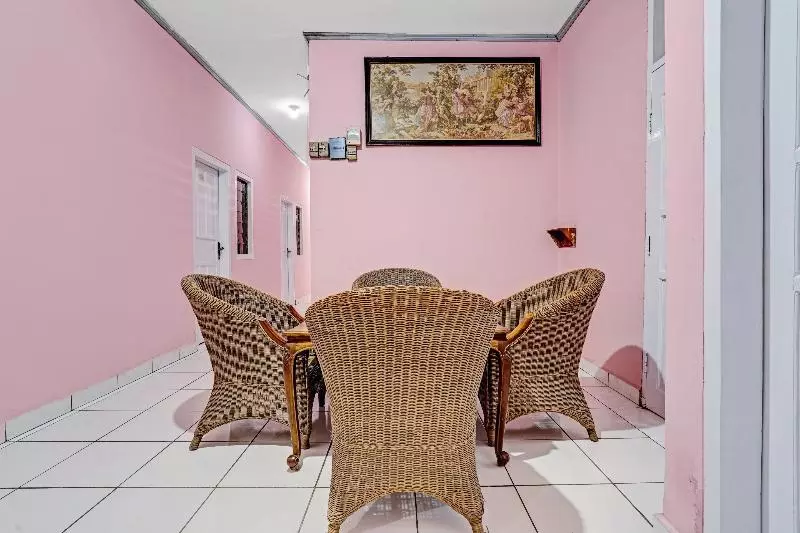 Hotelli Oyo 90289 Lestari Syariah Homestay