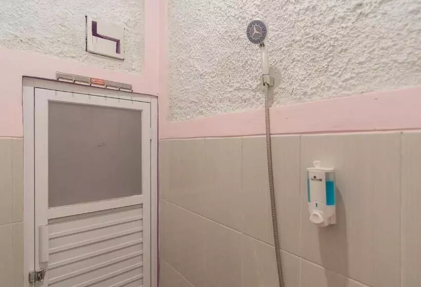 Hotel Reddoorz @ Cipanas Garut