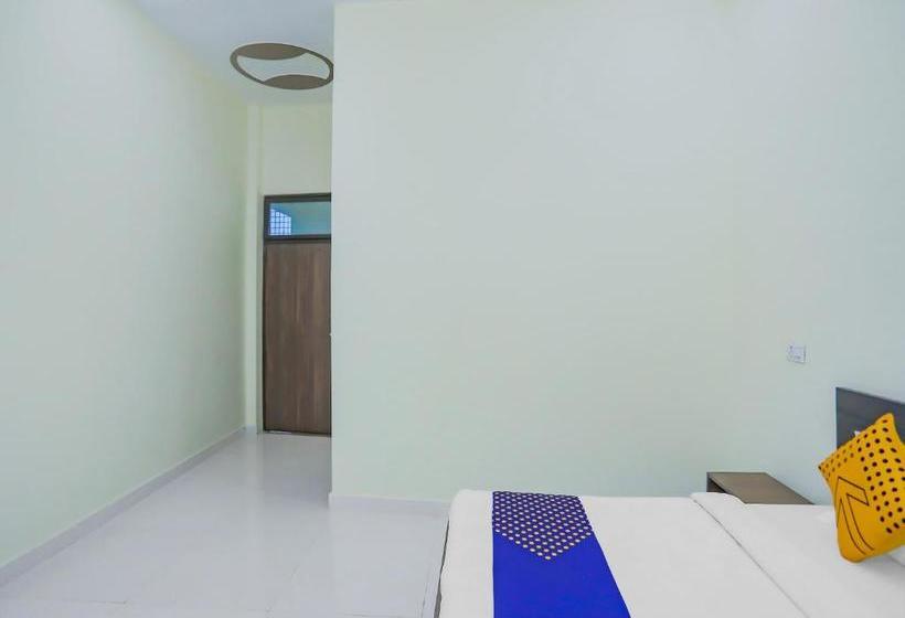 Hotel Spot On 78792 Moore Residency