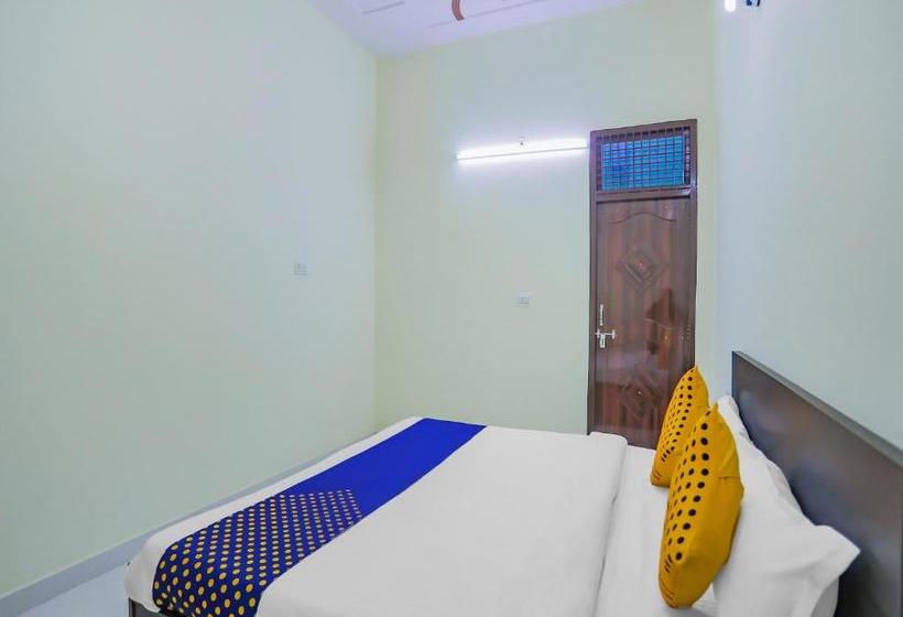 Hotel Spot On 78792 Moore Residency