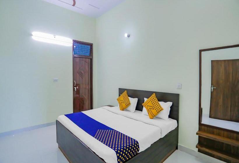 Hotel Spot On 78792 Moore Residency