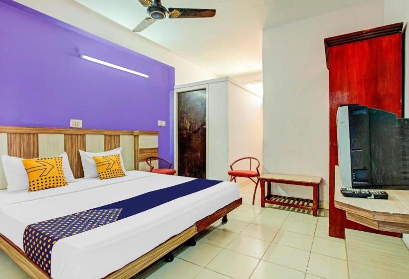 Hotel Spot On 78792 Moore Residency