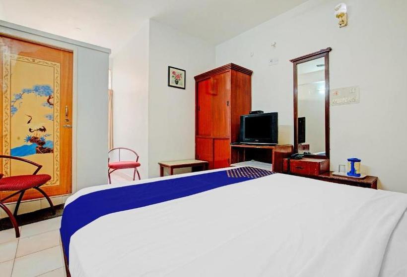 Hotel Spot On 78792 Moore Residency