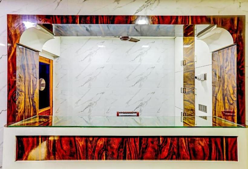 Hotel Spot On 78792 Moore Residency