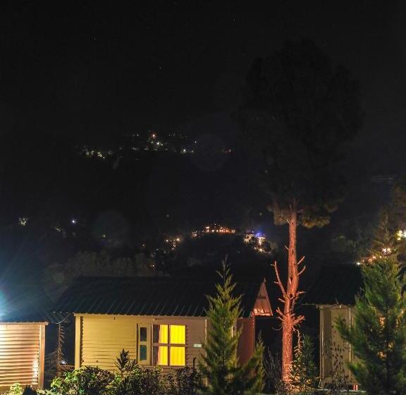 منتجع Golden Valley Cottages, Chail