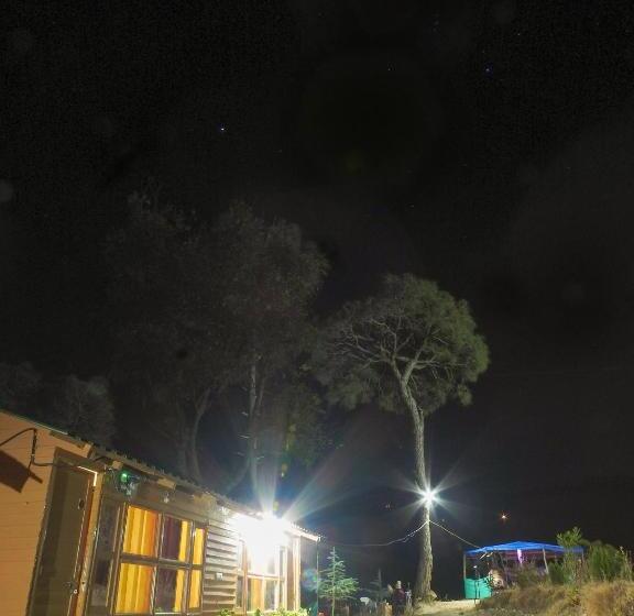 منتجع Golden Valley Cottages, Chail