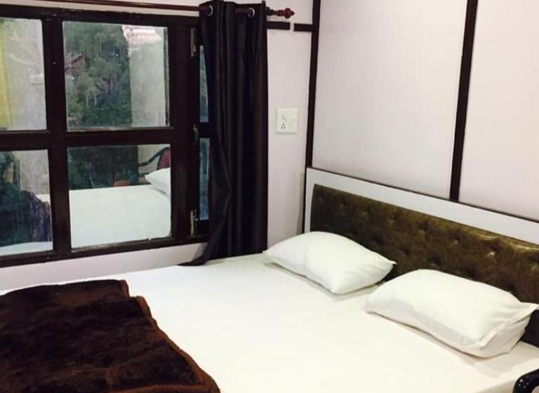 منتجع Golden Valley Cottages, Chail