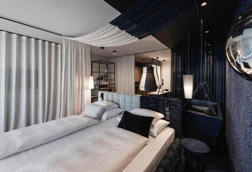 Aeon Hotel   Adults Only Bed & Breakfast