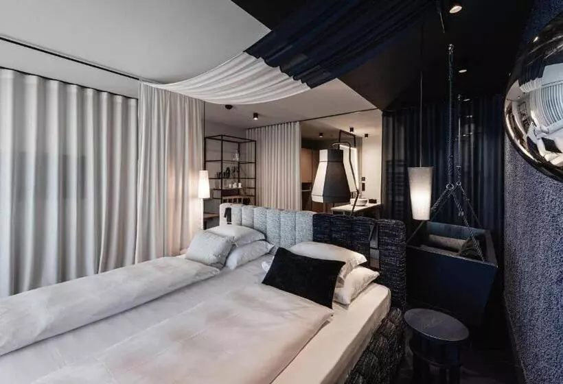 Aeon Hotel   Adults Only Bed & Breakfast