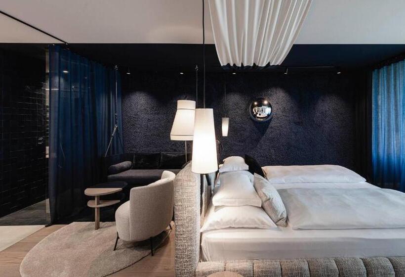 Aeon Hotel   Adults Only Bed & Breakfast