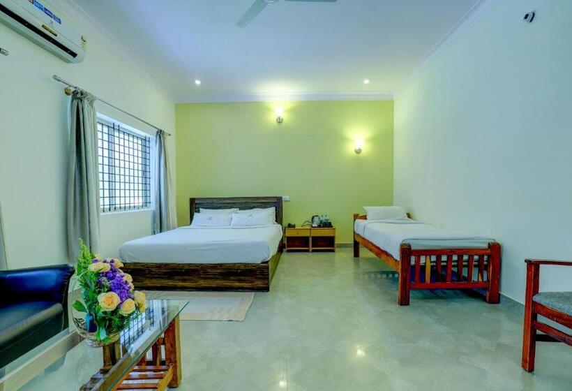 هتل Ezzenza Royal Garden Brindavan Resort