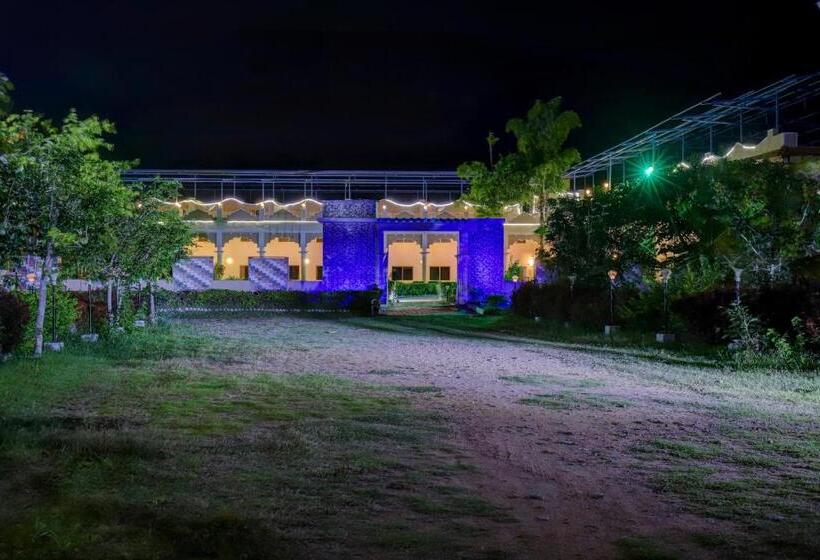 هتل Ezzenza Royal Garden Brindavan Resort