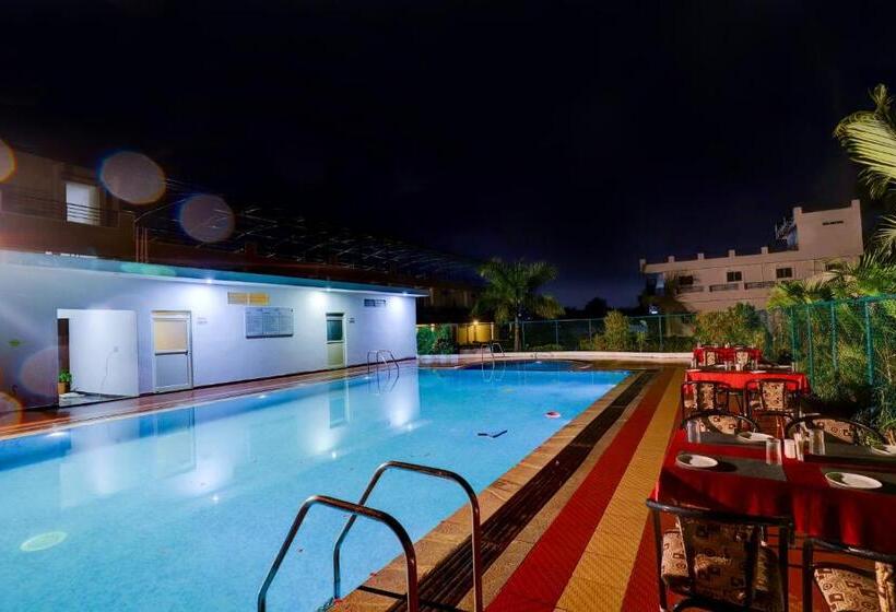 هتل Ezzenza Royal Garden Brindavan Resort