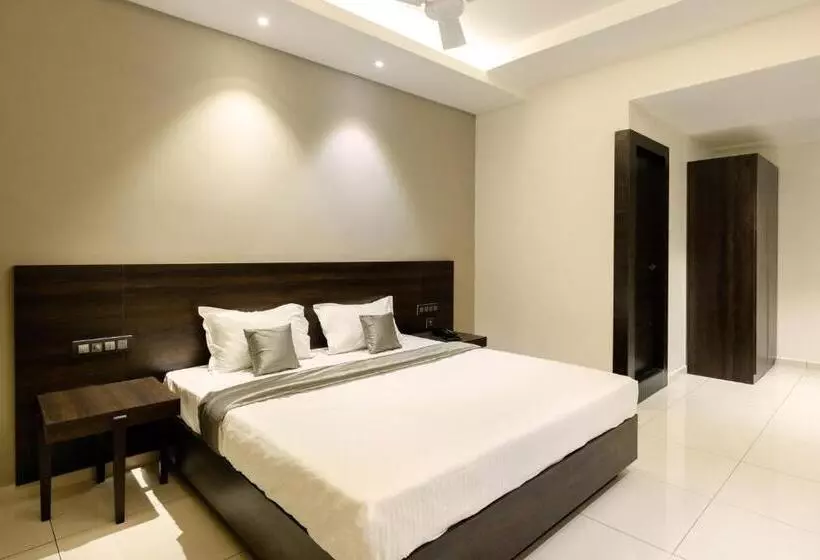 ホテル Paramount Suites & Service Apartments