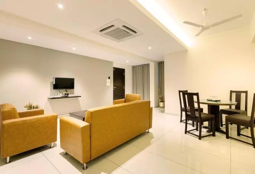 ホテル Paramount Suites & Service Apartments