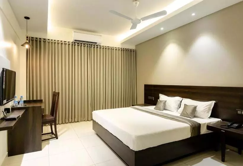 ホテル Paramount Suites & Service Apartments