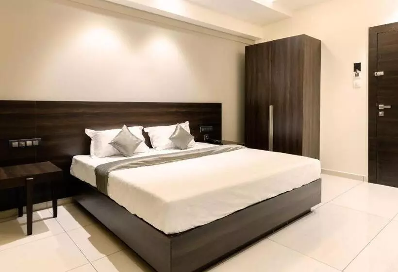 ホテル Paramount Suites & Service Apartments