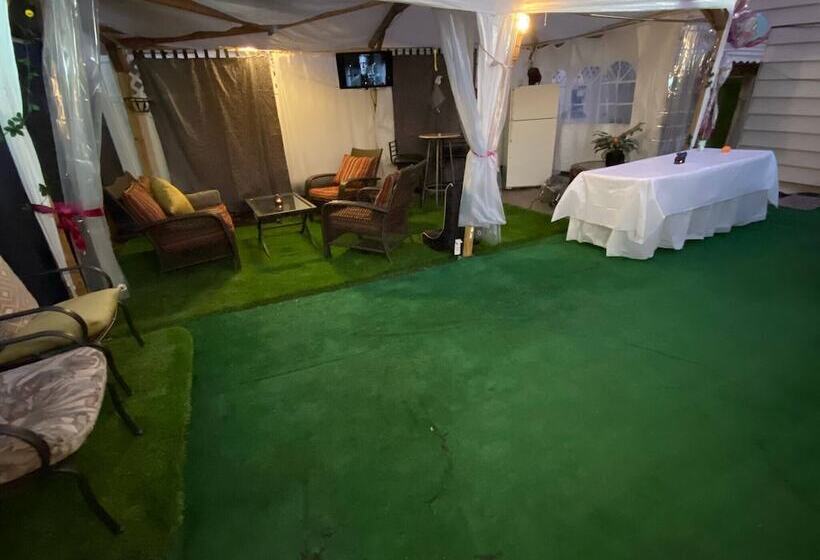 بنسيون Charming 2 Bedrooms Apt 10 Mins To Nycity