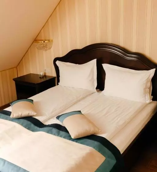 Retkeilymaja Chizay. мала гора