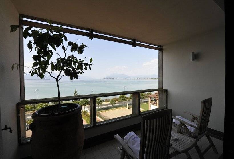 Отель Acquaviva Del Garda