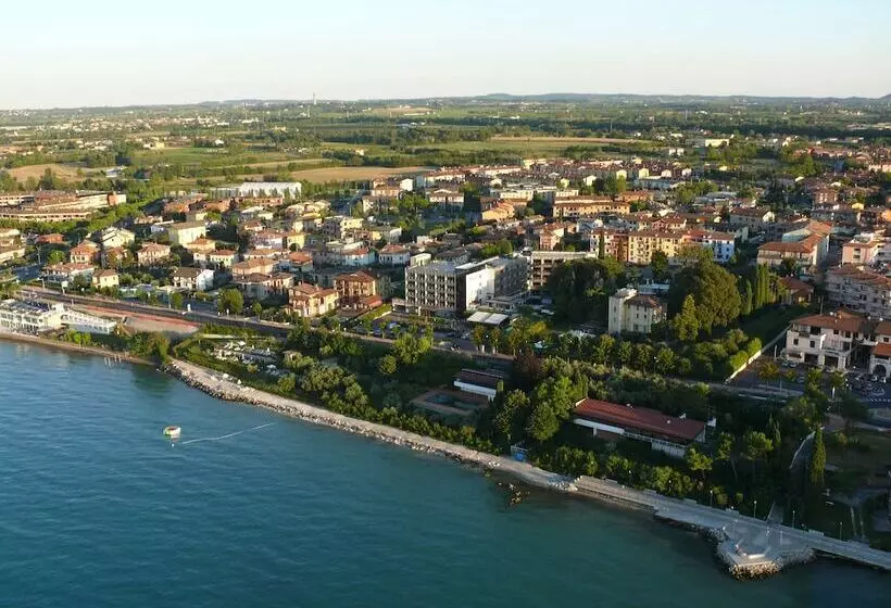ホテル Acquaviva Del Garda