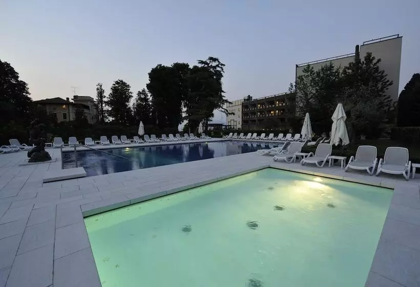 ホテル Acquaviva Del Garda