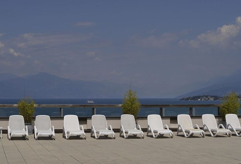 Отель Acquaviva Del Garda