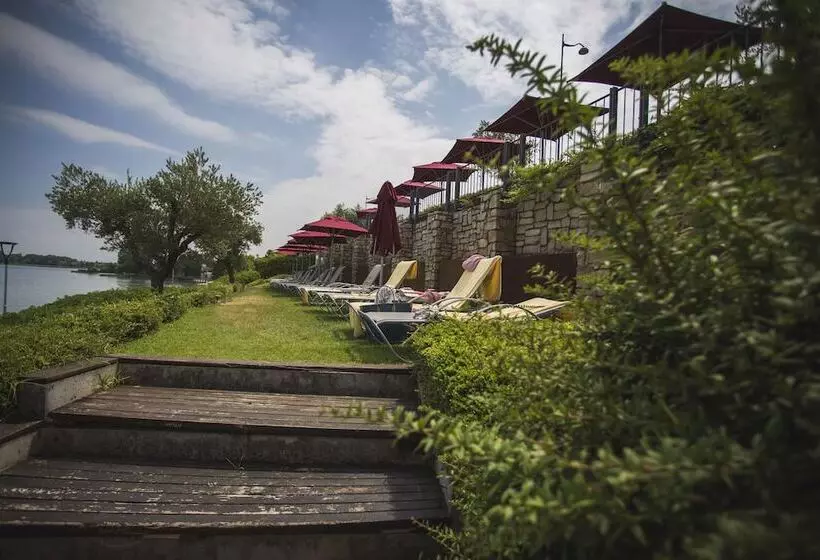 ホテル Acquaviva Del Garda