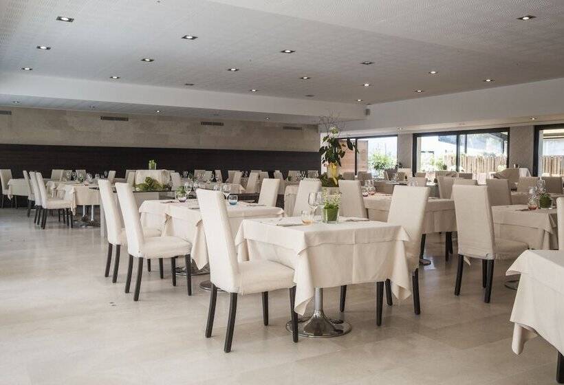 Отель Acquaviva Del Garda