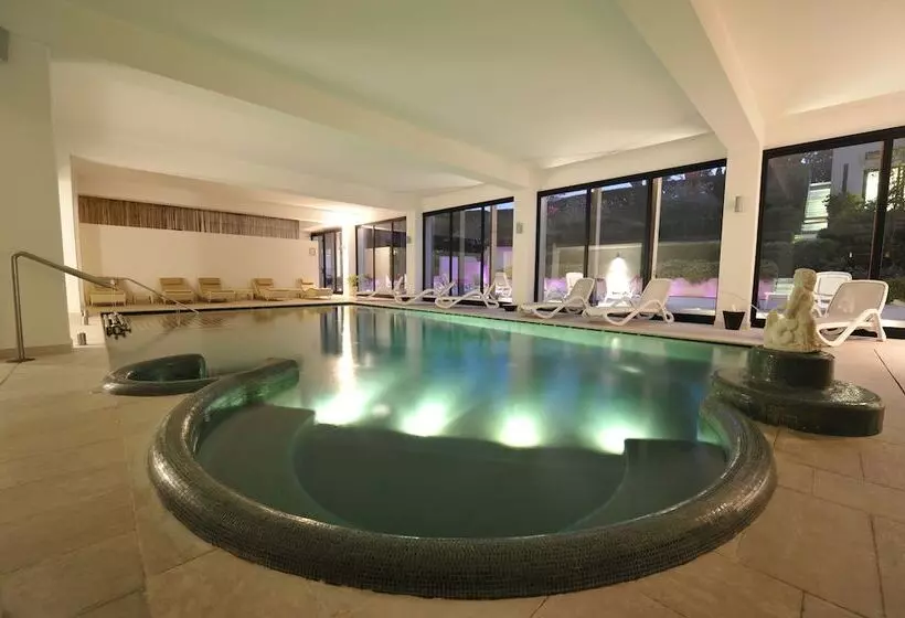 ホテル Acquaviva Del Garda