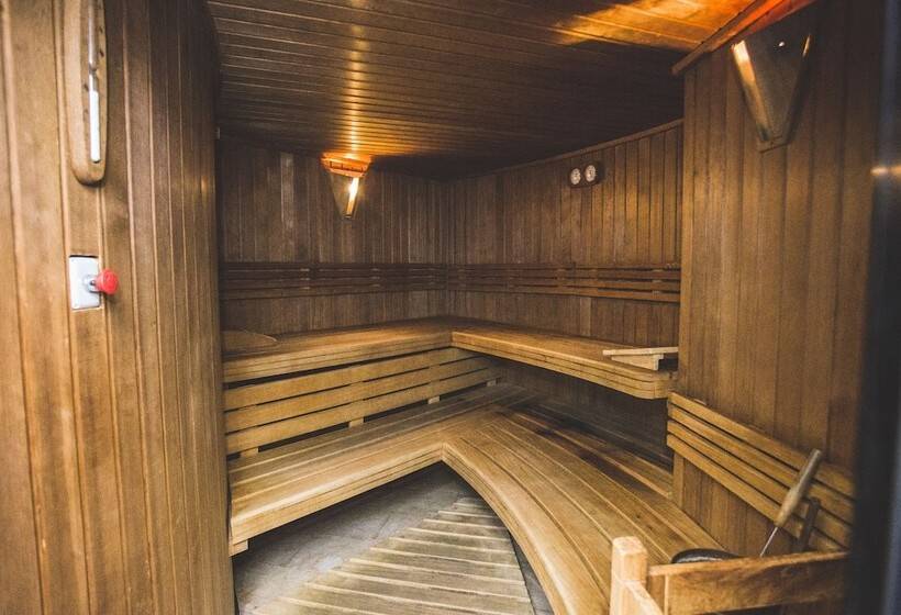 Отель Acquaviva Del Garda