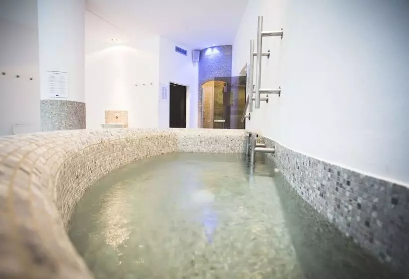 ホテル Acquaviva Del Garda