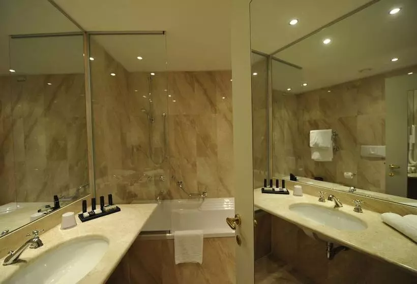 ホテル Acquaviva Del Garda