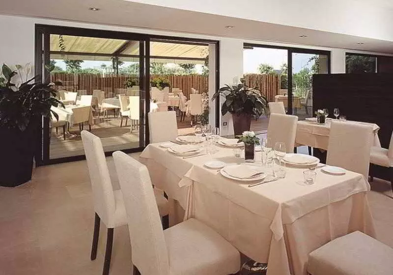 ホテル Acquaviva Del Garda