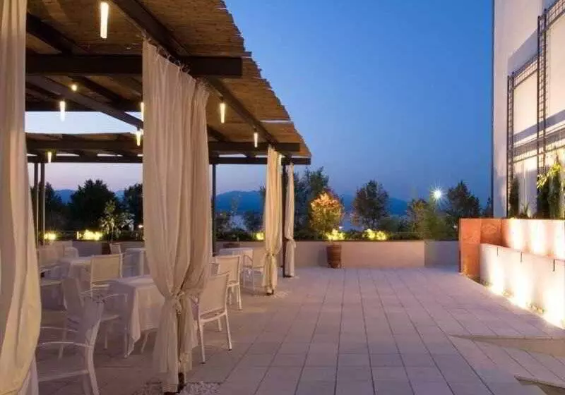 ホテル Acquaviva Del Garda