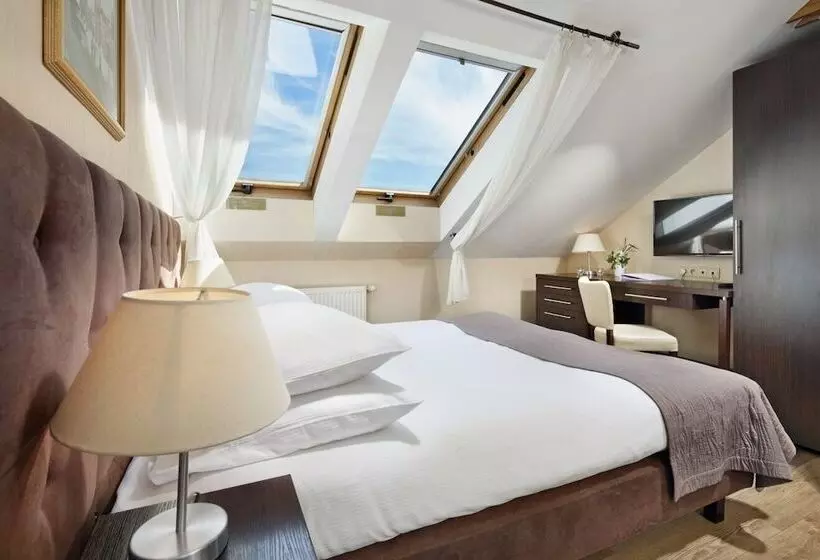 Отель Bonum Old Town