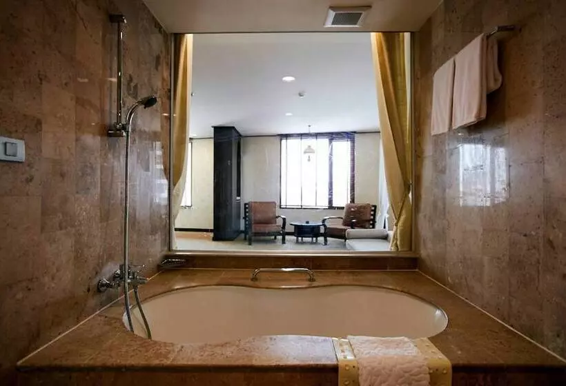 هتل The Davis Bangkok