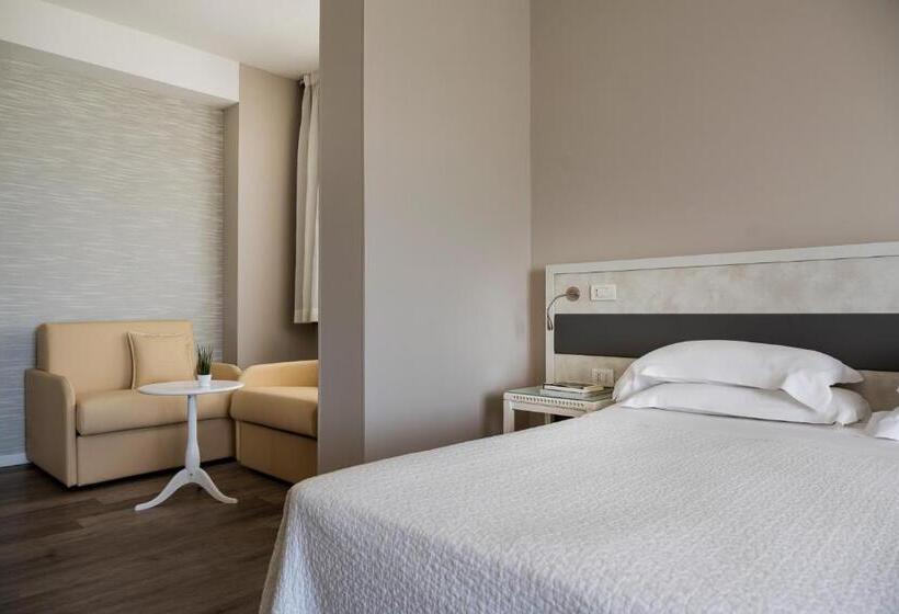 Отель Mediterraneo