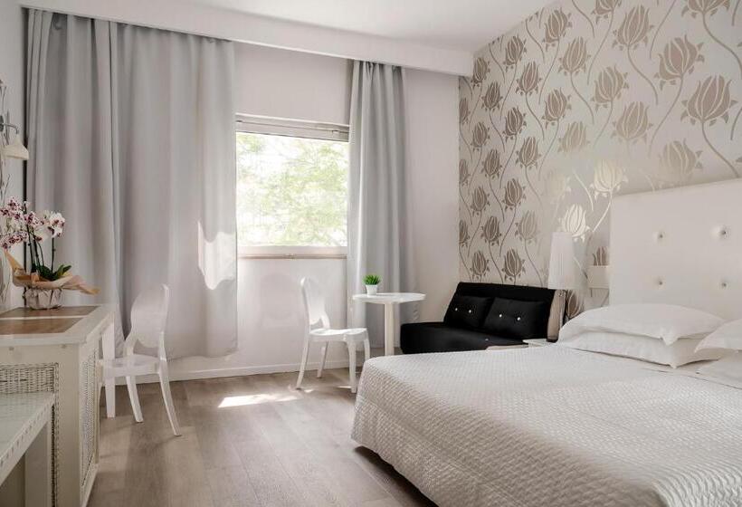 Отель Mediterraneo