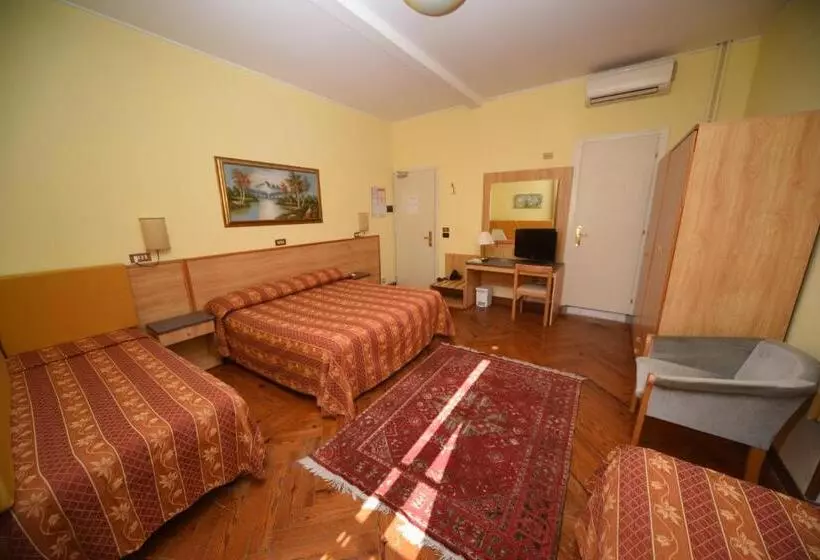 Отель Petit Royal