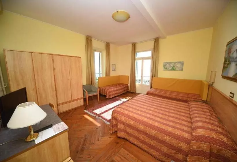 Отель Petit Royal