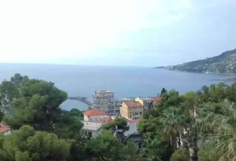 Отель Petit Royal