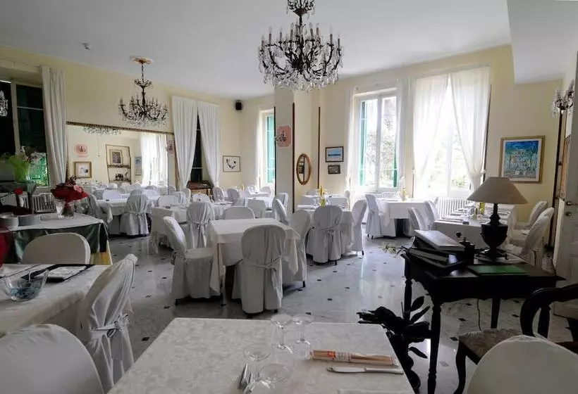 Отель Petit Royal