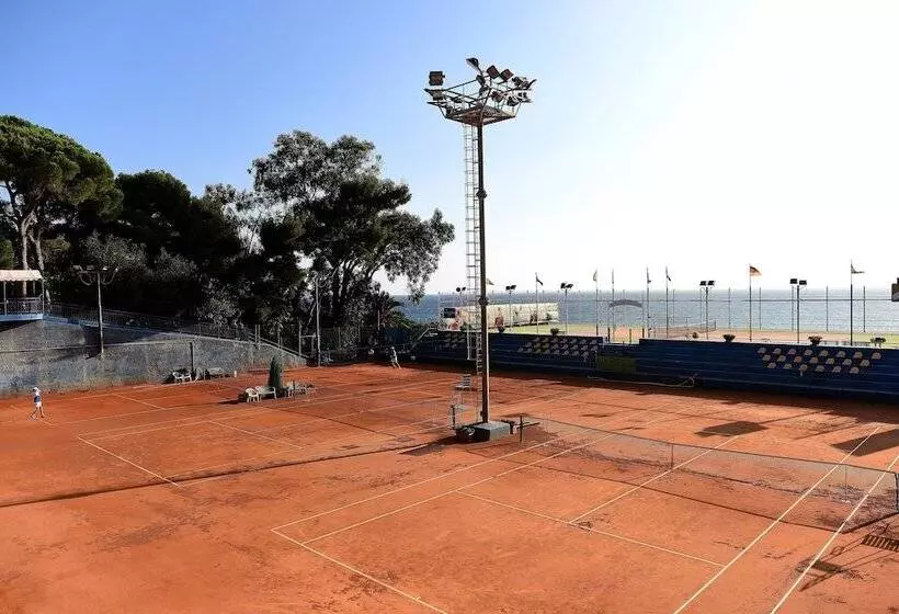 Отель Petit Royal